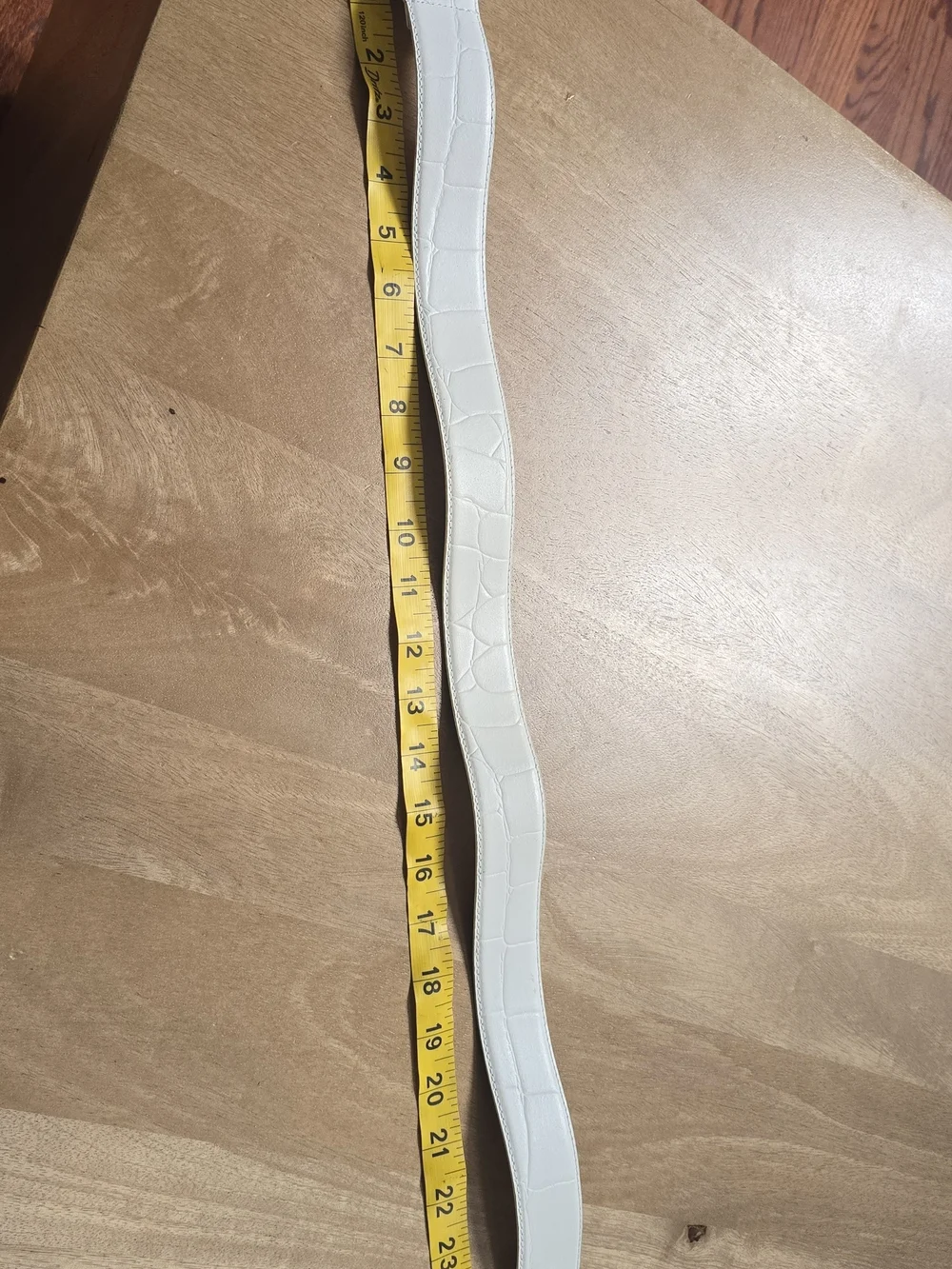 Vintage Karen Scott White Croc-Embossed Leather Belt (Size S)